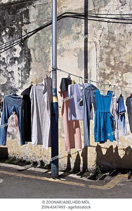 Wäscheleine mit trocknender Wäsche, Wäscherei, Georgetown, Penang, Malaysia, Südostasien Clothesline with drying laundry, Laundry, Georgetown, Penang, Malaysia