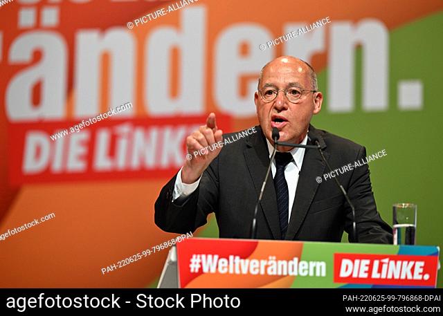 dpatop - 25 June 2022, Thuringia, Erfurt: Gregor Gysi (Die Linke), member of the Bundestag, speaks to delegates at the federal party conference of the Left...
