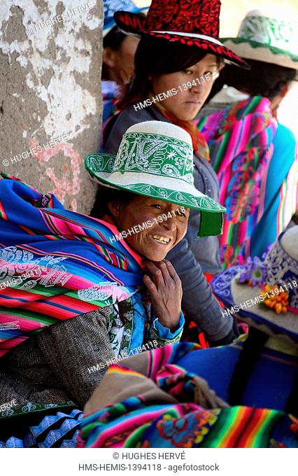 Peru, Cuzco province, Livitaca, Feria de San Sebastian, which meets all the Indian communities in the region, women in traditional dress Chumbivilcas