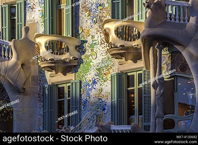 ENG: Balcony of the facade of the Casa Batlló in a shape of a barn owl skull designed by Antoni Gaudí (Barcelona, Catalonia, Spain)