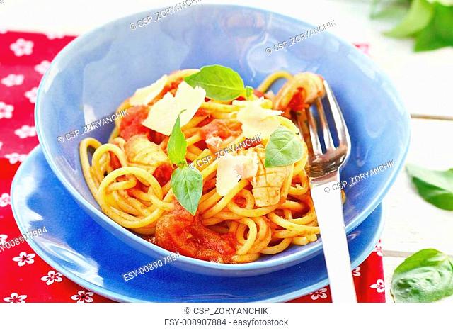 spaghetti with calamary tomatoes and basil