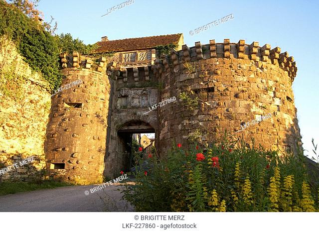 Porte Neuve in the evening light, The Way of St. James, Chemins de Saint-Jacques, Via Lemovicensis, Vezelay, Dept. Yonne, Burgundy, France, Europe