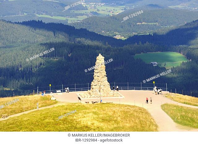 View towards the 1450 m high Seebuck peak on Feldberg Mountain with the Bismarck monument and viewing platform, administrative district of Freiburg