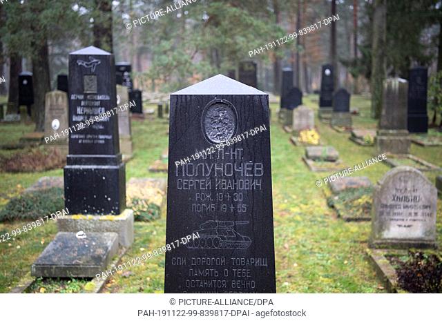 21 November 2019, Brandenburg, Potsdam: Concrete grave cushions and gravestones lying on the Soviet cemetery in a wooded area on Bundesstraße 2 between Potsdam...
