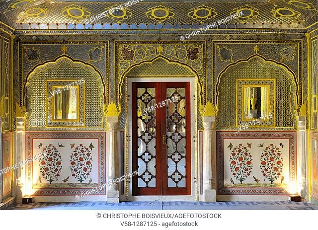 India, Rajasthan, Jaipur region, Samode palace, Shish Mahal, Hall of Mirrors