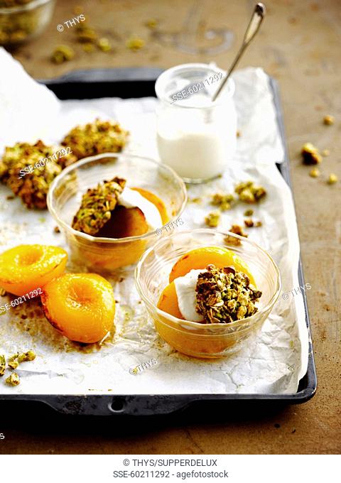Grilled peaches with yoghurt and seedy cookies
