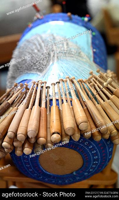 PRODUCTION - 21 November 2023, Saxony, Annaberg-Buchholz: View of a blue bobbin lace bag. There is evidence that bobbin lace has been made in the Erzgebirge for...