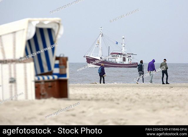 23 April 2023, Schleswig-Holstein, St. Peter-Ording: The shrimp cutter ""Hindenburg SD11"" sails on the North Sea along the beach of St. Peter-Ording