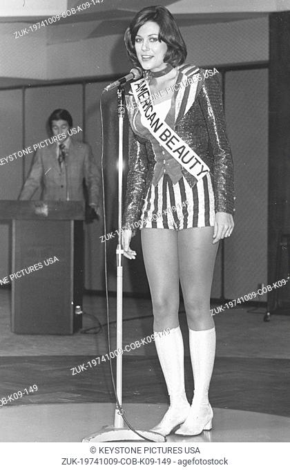 Oct 9, 1974 - Tokyo, Japan - Miss American Beauty and Miss World USA 1971 KAREN BRUCENE SMITH, 23-years-old, makes a speech after winning the Miss International...