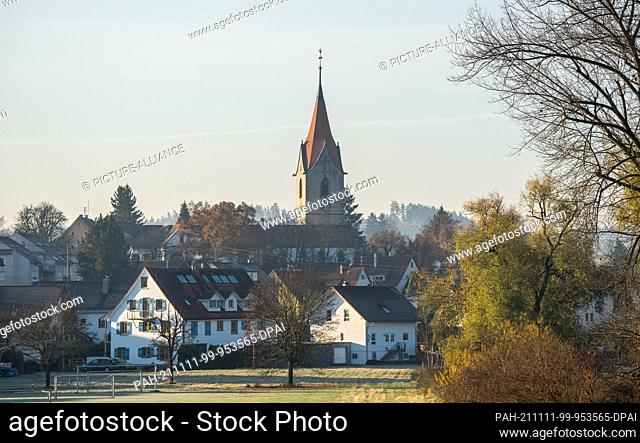 11 November 2021, Baden-Wuerttemberg, Rottweil: The original Rottweil church of St. Pelagius in the morning light. The exhibition ""1250 years of Rottweil""...