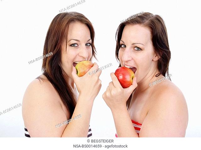 twins eat apples