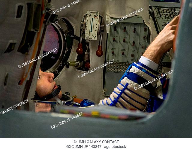 Expedition 50 ESA astronaut Thomas Pesquet is seen inside the Soyuz simulator during final qualification exams, Tuesday, Oct