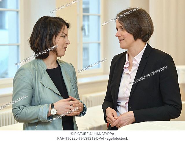 25 March 2019, Brandenburg, Frankfurt (Oder): Annalena Baerbock (l), Co-Chairwoman of Bündnis 90/Die Grünen, and Julia von Blumenthal