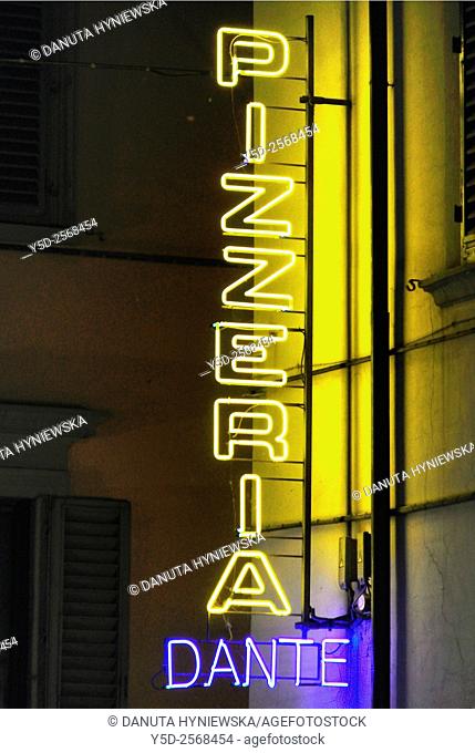 Europe, Italy, Tuscany, Florence, Firenze, old town, neon sign - Pizzeria Dante