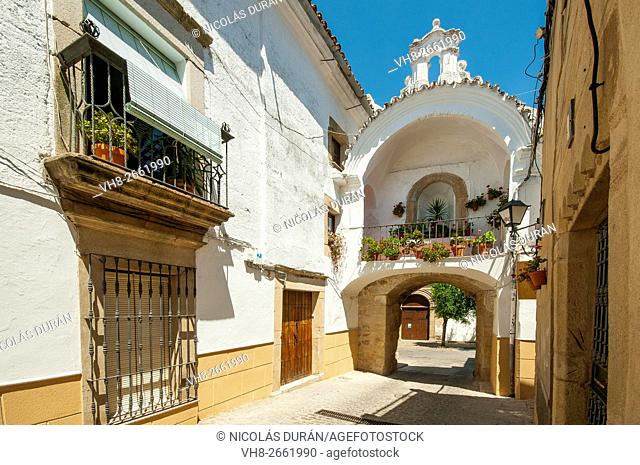 Puerta de la Villa (Town gate), entrance to the medieval quarter. Alburquerque, Badajoz province, Extremadura, Spain
