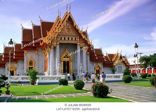 Wat Benchamabophit Dusitvanaram or Wat Benchamabophit is normally known as The Marble Temple. It was construcuted in 1899
