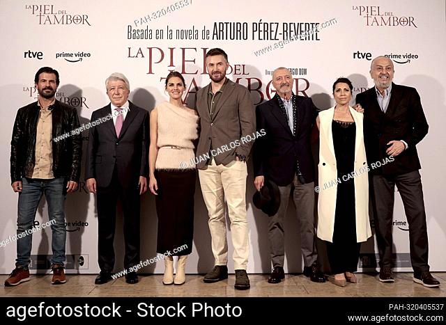 Madrid Spain; 10.17.2022.- Film based on the book by Arturo Pérez-Reverte (C) 'The skin of the drum' Directed by Colombian Sergio Dow (R) and with Richard...