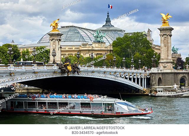 Pont Alexandre III, Tourist boat, River Seine, Grand Palais, Paris, France
