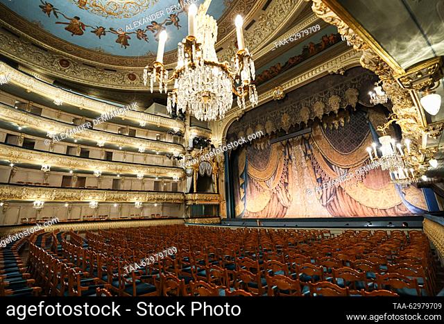 RUSSIA, ST PETERSBURG - 23 de septiembre de 2023: Una vista del auditorio antes del inicio de una producción del ballet Don Quijote basado en la novela de...