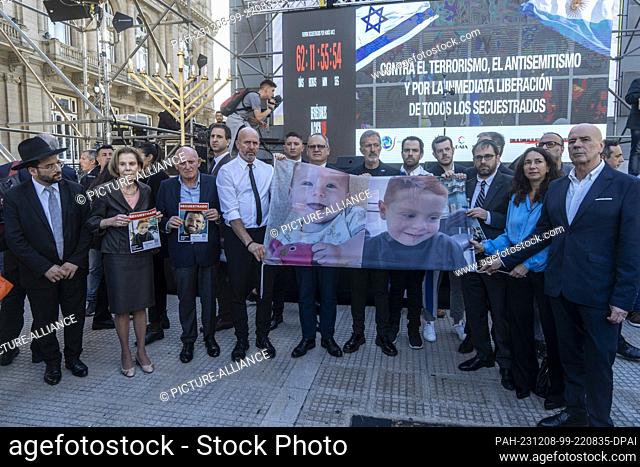 07 December 2023, Argentina, Buenos Aires: Eyal Sela (M), Israeli ambassador to Argentina, takes part in a solidarity rally for the people kidnapped and killed...
