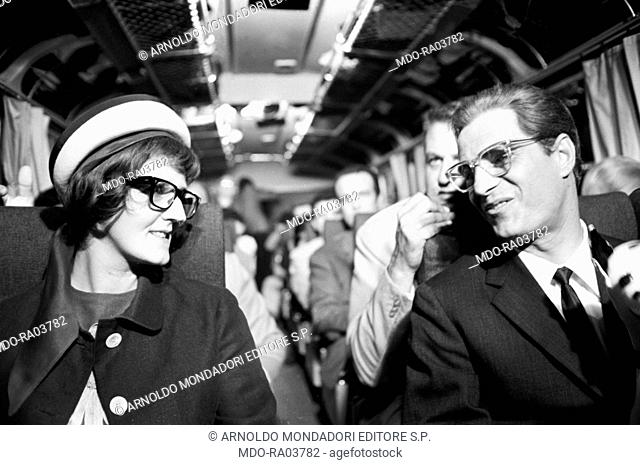 Italian actors Nino Manfredi and Donatella Della Nora travelling by train in the film Complexes, segment Una giornata decisiva. 1965