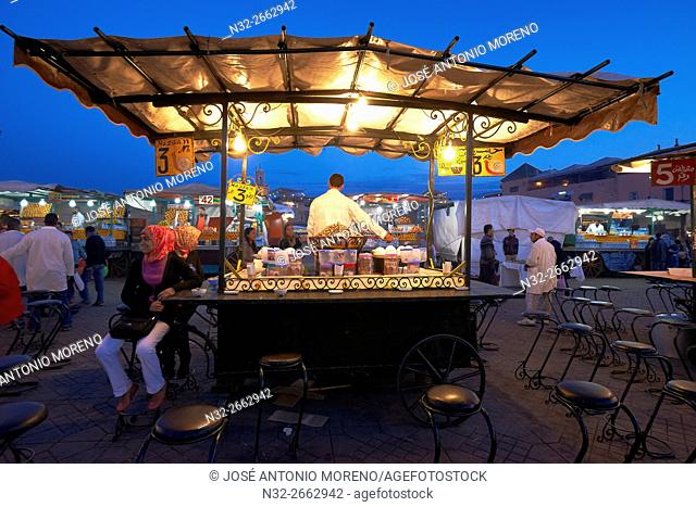 Djemaa El Fna Square, Marrakech, UNESCO Worlrd Heritage Site, Jemaa El-Fna square at Dusk, Morocco, Maghreb, North Africa