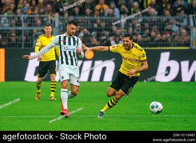 v. li. im Zweikampf  vs Vincenzo Grifo (SC Freiburg) und Emre Can (Dortmund) 1. BL: 19-20: 24. Sptg. Borussia Dortmund - SC Freiburg DFL REGULATIONS PROHIBIT...