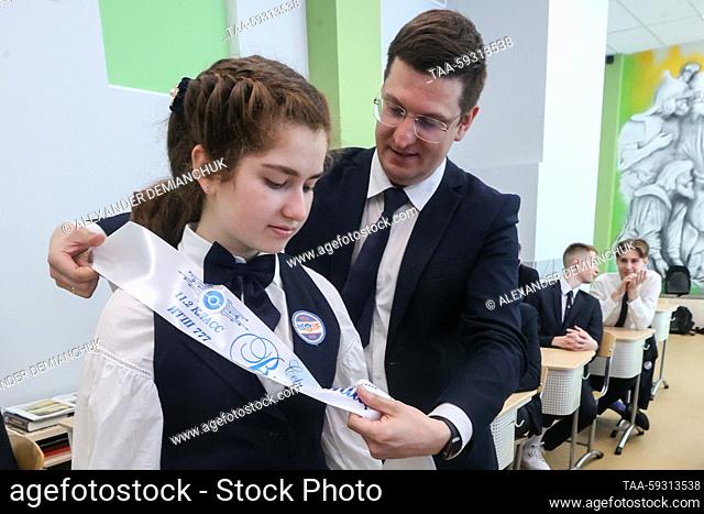 RUSSIA, ST PETERSBURG - MAY 23, 2023: A girl prepares for a traditional Last Bell ceremony to celebrate the end of young people's final year at engineering and...