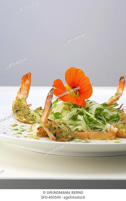 Prawns au gratin with a fennel and bean sprout salad