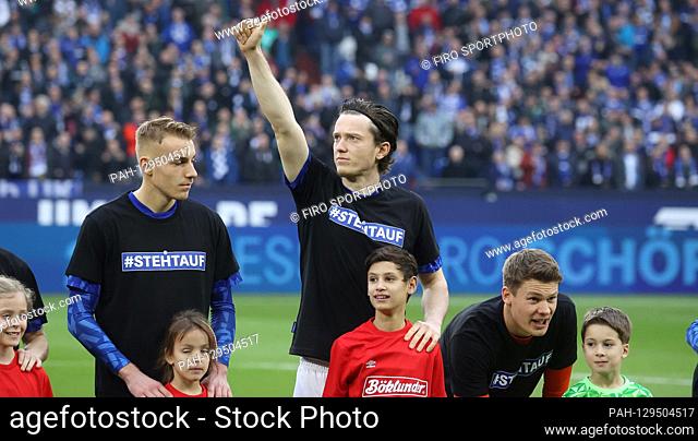 firo: 08.02.2020 Football, 2019/2020 1.Bundesliga: FC Schalke 04 - SC Paderborn Michael Gregoritsch is standing up for action jersey versus racism for tolerance...