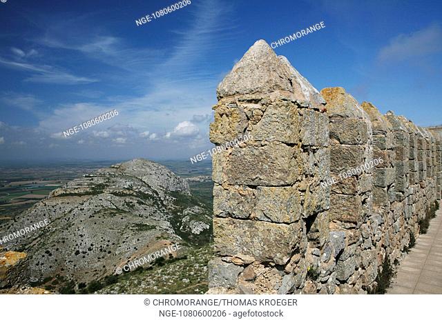 pinnacles battlements on the fortress el castell del montgri 12941301 torroella de montgri girona catalonia spain province europe