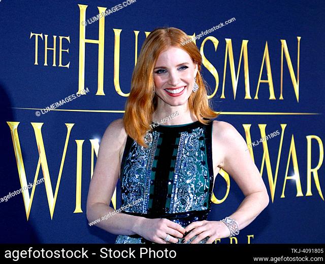 Jessica Chastain en el estreno de Los Angeles de 'The Huntsman: Winter's War' celebrado en el Teatro Regency Village de Westwood