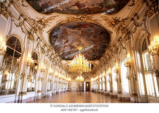 Lounge decorated with frescoes. Schönbrunn Palace. Vienna. Austria