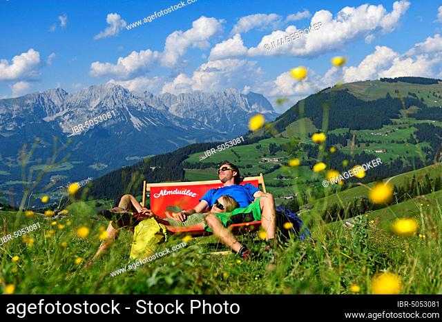 Hikers at the Kraftalm, in the background the Wilder Kaiser Mountains, Hohe Salve, Itter, Kitzbühel Alps, Tyrol, Austria, Europe