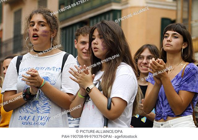 08 July 2019, Spain, Palma: Young women take part in a demonstration against sexual violence. After the alleged gang rape of a German in Mallorca