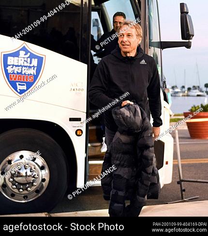 08 January 2020, US, St. Petersburg: Football: Test match, Hertha BSC - Eintracht Frankfurt at Al Lang Stadium. Hertha BSC coach Jürgen Klinsmann arrives at the...