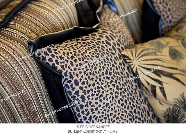 Detail cheetah print throw pillow