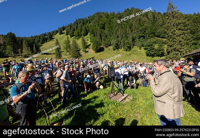 03 August 2022, Bavaria, Rottach-Egern: Markus Söder (r, CSU), Minister President of Bavaria, speaks to the participants at the beginning of the main alpine...