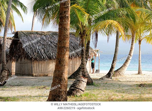 traditional hut of the Kuna Indians on the sandy beach of San Blas Islands, Panama, Central America