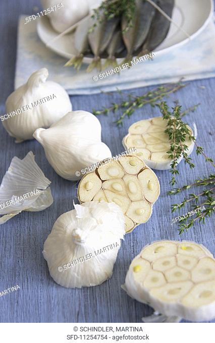 Garlic bulbs, whole and halved