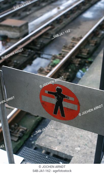Zutritt verboten - Bahngelaende | No trespassing - Rail Road Area |