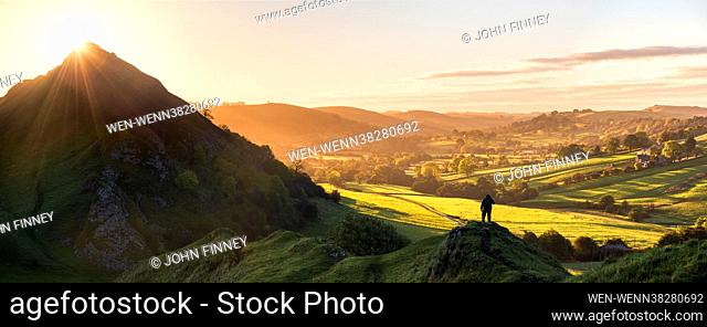 Parkhouse hill sunrise, a small but distinctive hill in the county of Derbyshire, Peak District National park. Featuring: Parkhouse hill October sunrise Peak...
