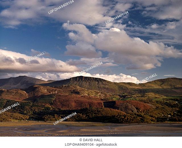 Wales, Gwynedd, Mawddach Estuary, View across the Mawddach Estuary towards Cadair Idris