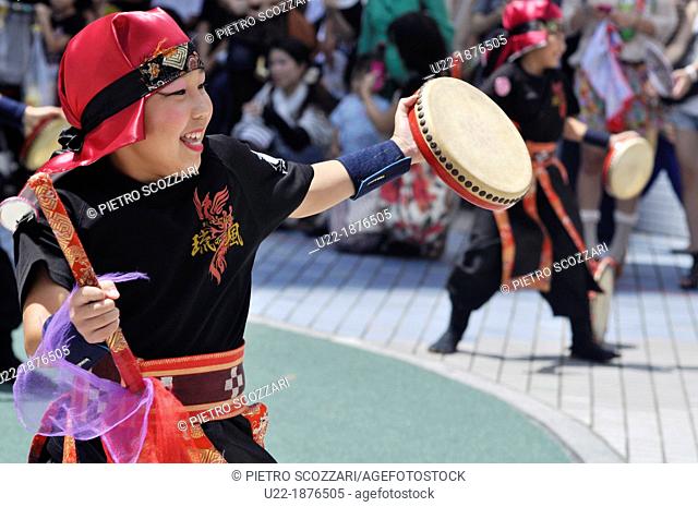 Naha, Okinawa, Japan, drums performance at the 10 000 Taiko Eisa dance parade along Kokusai-dori, August