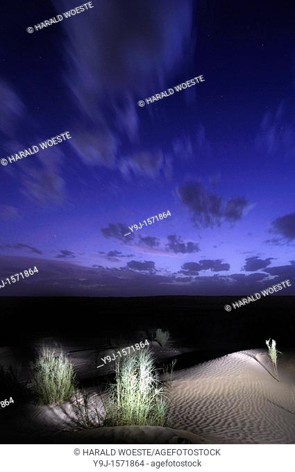 Africa, Tunisia, Tembaine  Artificial floodlight illumination in the Sahara desert