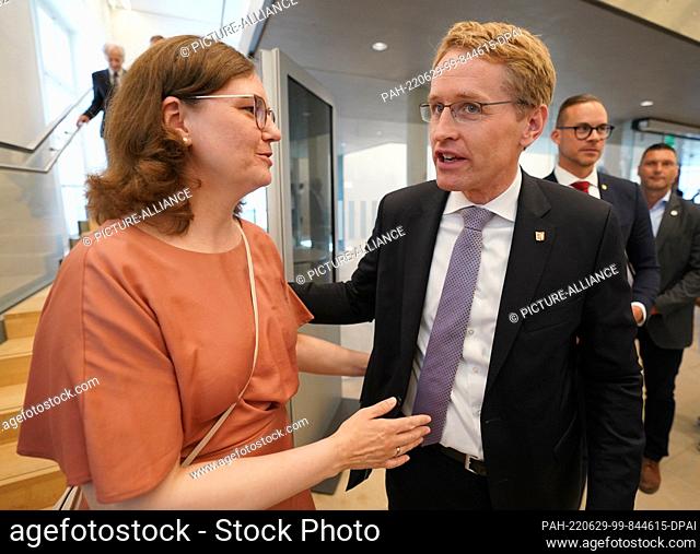 29 June 2022, Schleswig-Holstein, Kiel: Daniel Günther (CDU), Minister President of Schleswig-Holstein, stands next to his wife Anke in the state parliament...