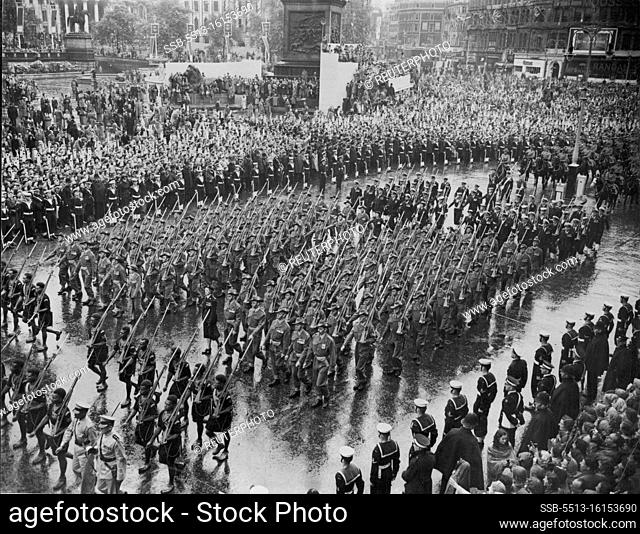 Aussies in The Coronation March. The Australian contingent, in their distinctive slouch hats, march through Trafalgar Square on the return from Westminster...