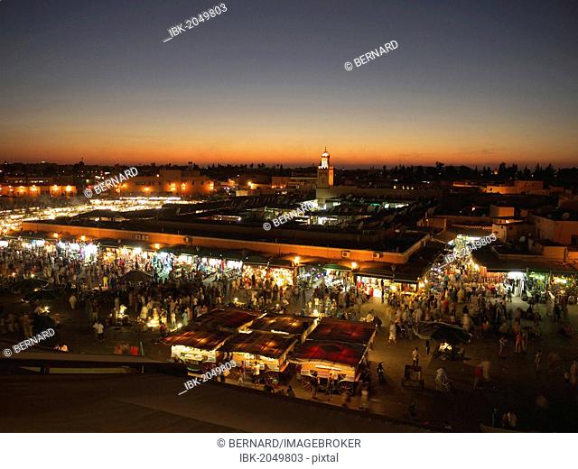 Djemaa el Fna square with Koutoubia Mosque at dusk, Marrakech, Morocco, North Africa, Africa