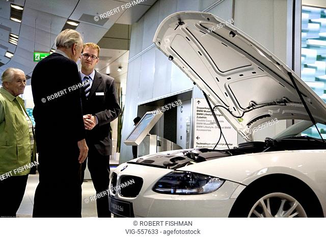 GERMANY, MUNICH, 24.10.2007, BMW World in Munich. BMW Automobile Delivery. Our picture shows an BMW employee explaining some visitors the new BMW Z4 2