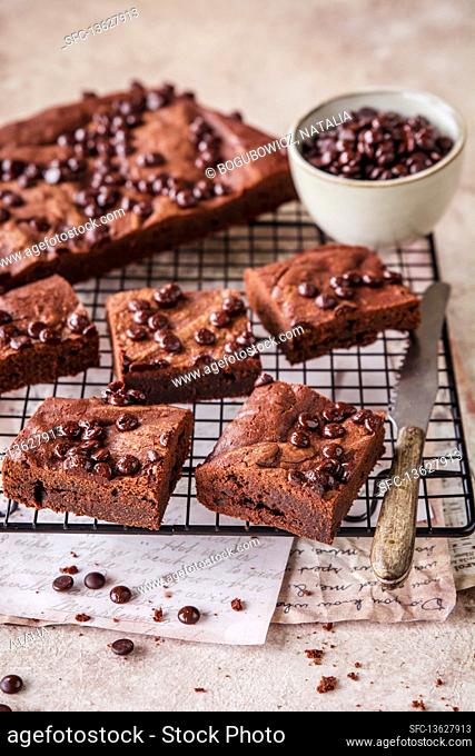 Brownie pieces with chocolate peas